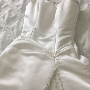 haute couture by maggie sottero.*will need to be dry cleaned